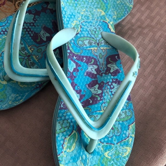 GAP WOMENS PAISLEY FLIP FLOPS SET of TWO - Picture 7 of 10